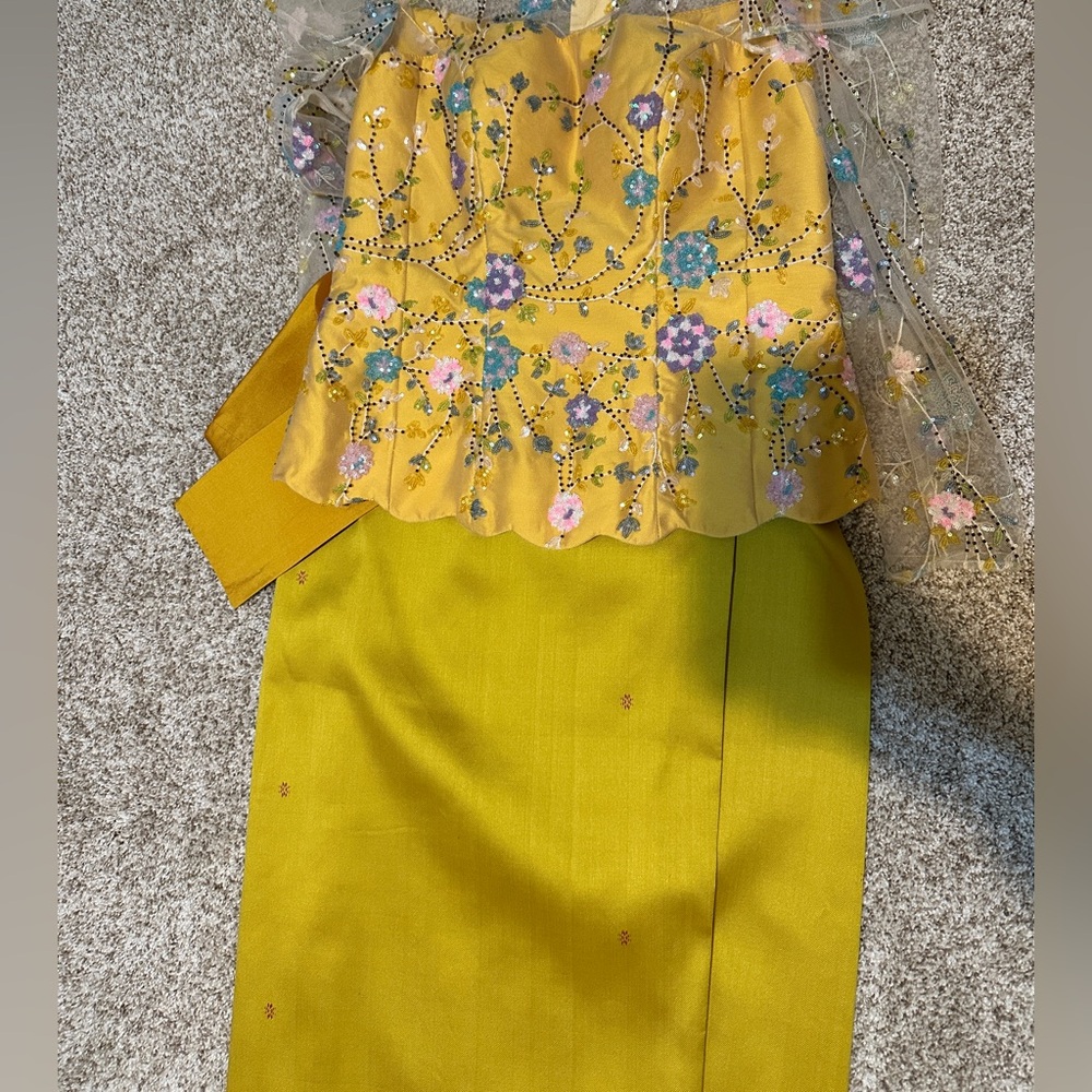 Cambodian traditional outfit - Picture 8 of 13